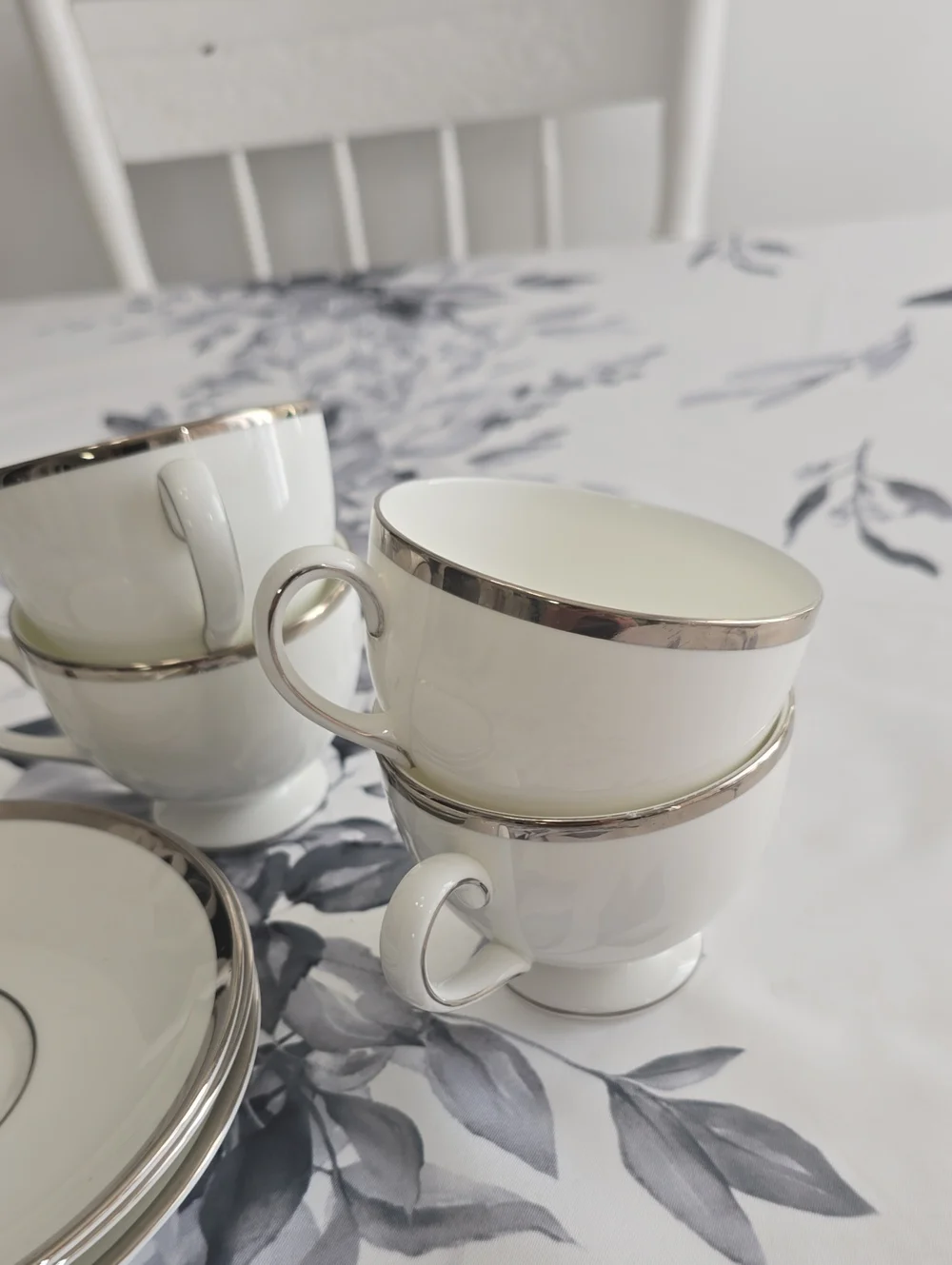Wedgwood Bone China 4 Cups 4 Saucers Carlyn Made In England White